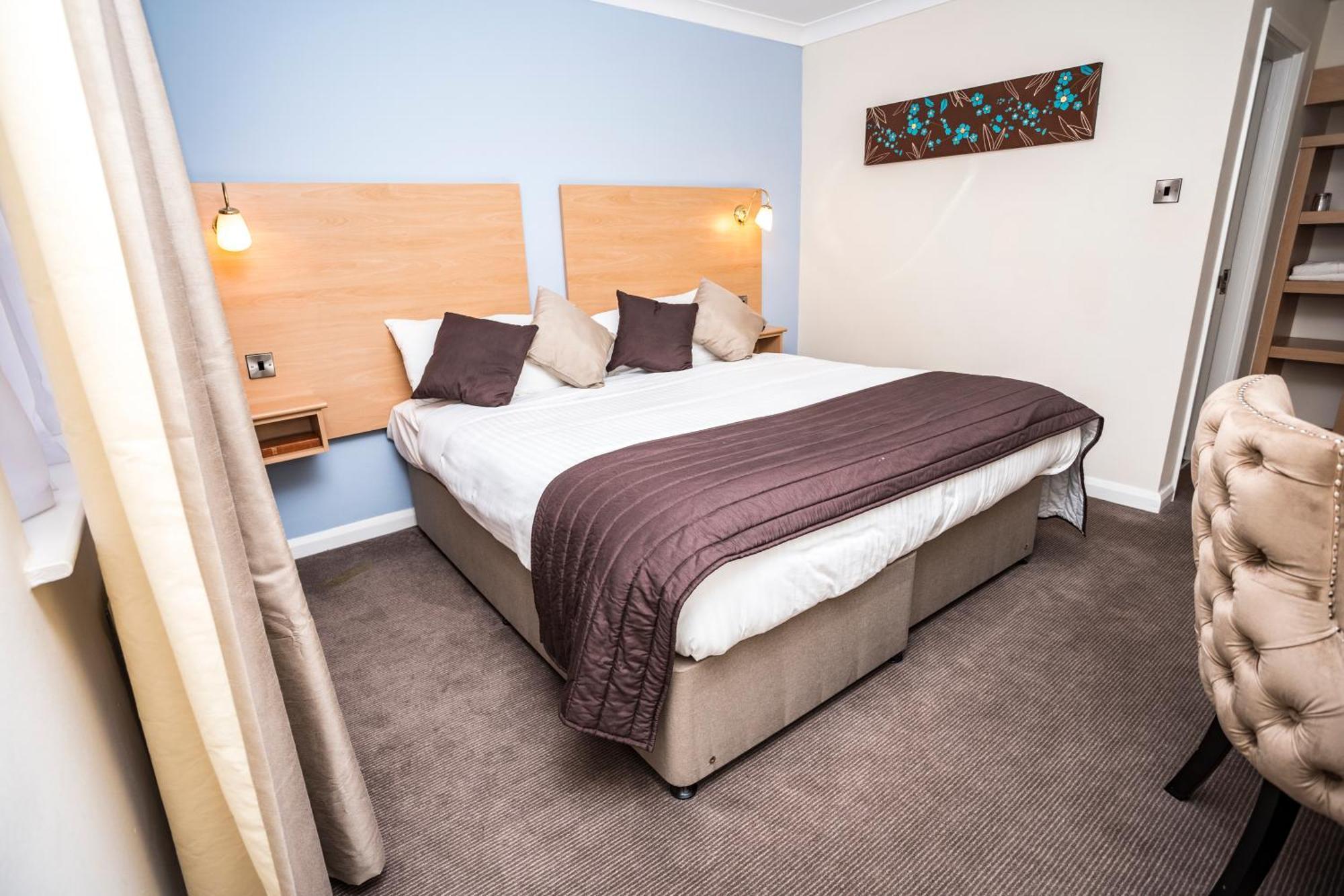 Borough Arms Hotel Newcastle-under-Lyme Exteriör bild