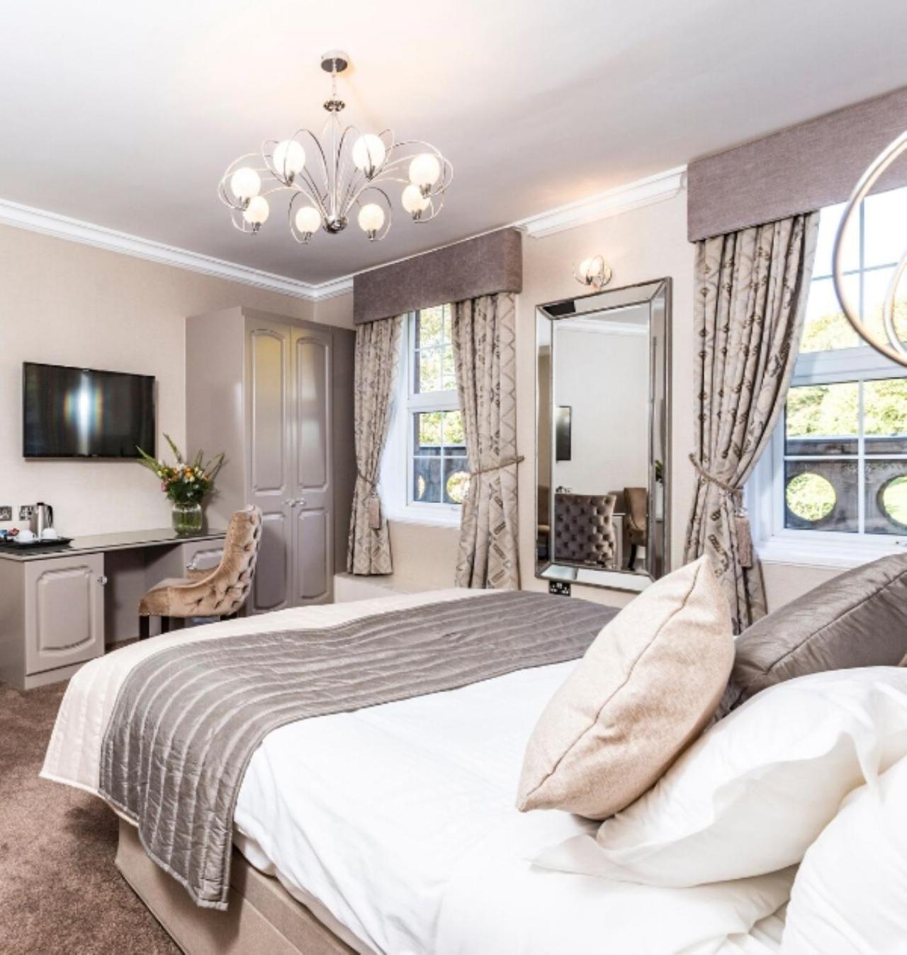 Borough Arms Hotel Newcastle-under-Lyme Exteriör bild