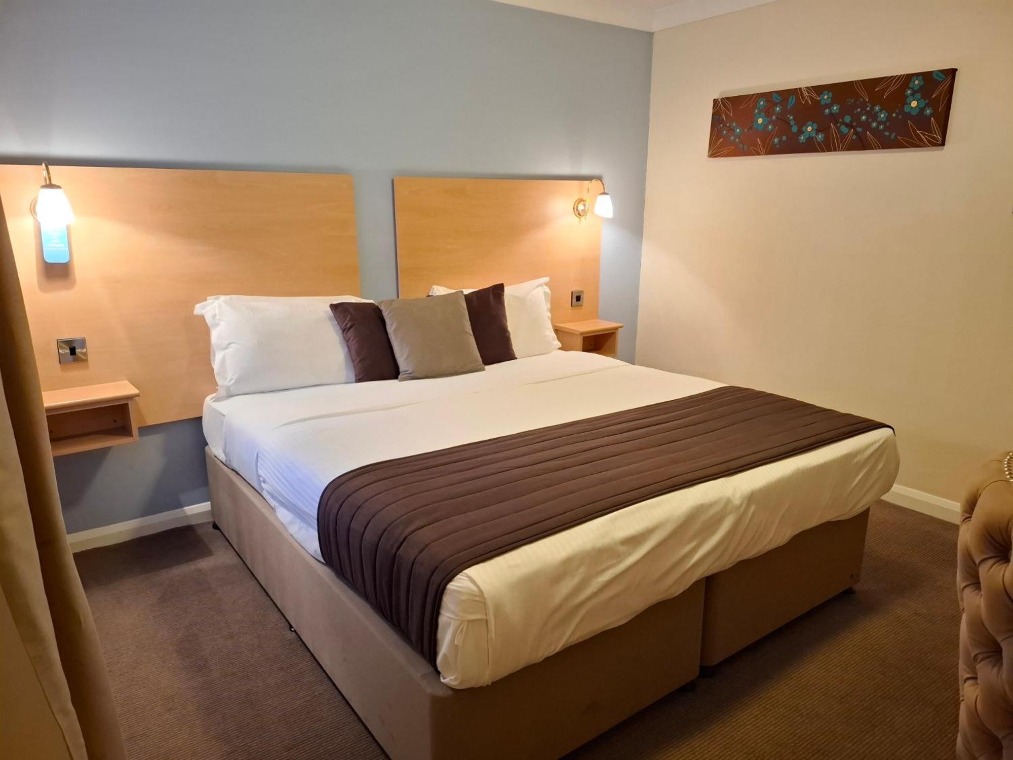 Borough Arms Hotel Newcastle-under-Lyme Exteriör bild