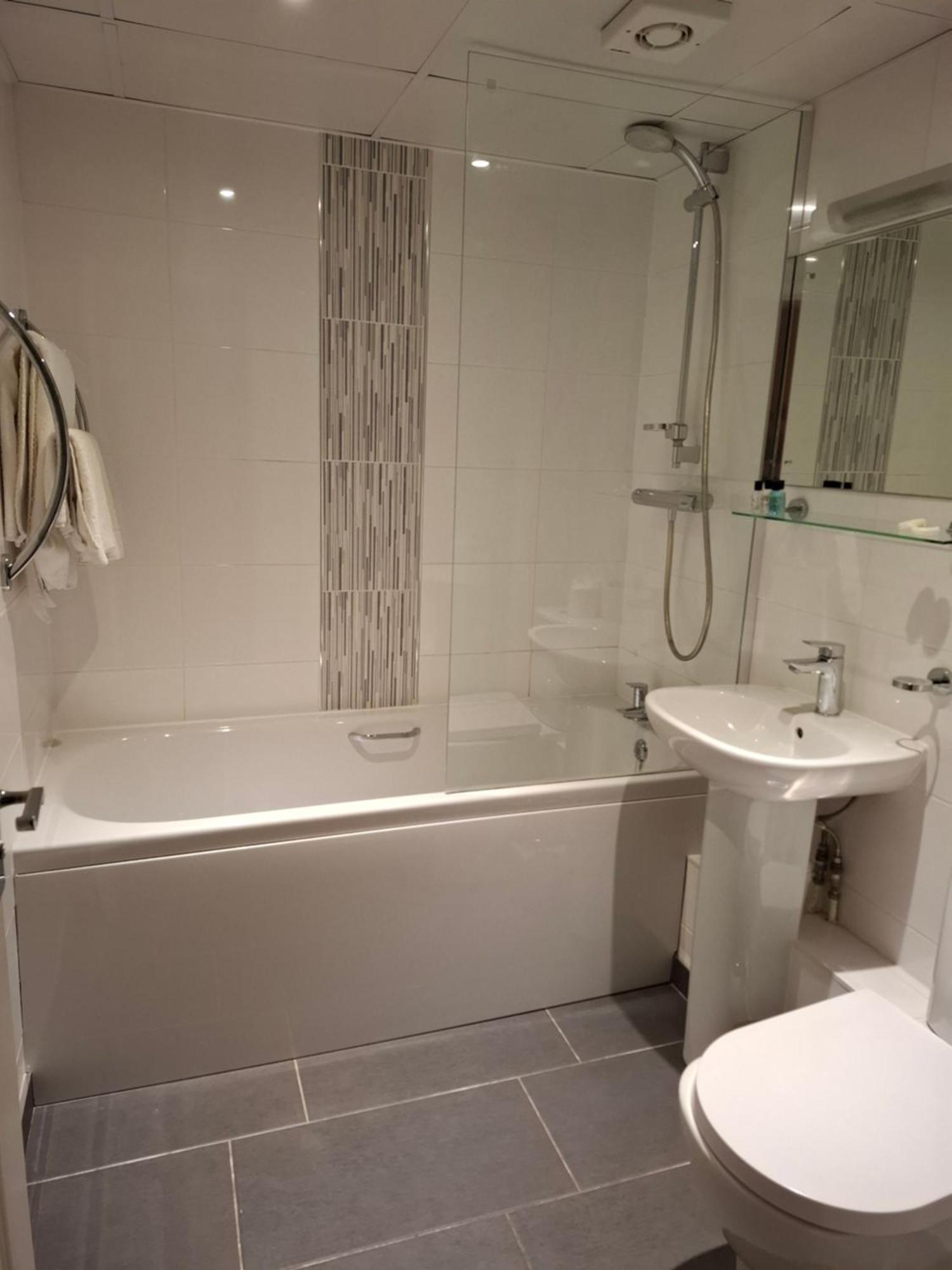 Borough Arms Hotel Newcastle-under-Lyme Exteriör bild
