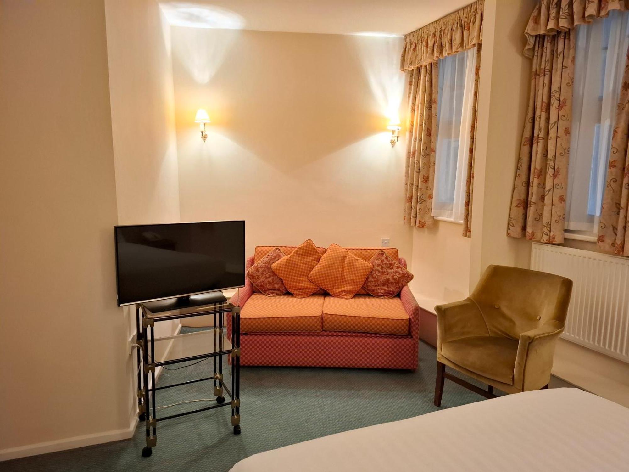 Borough Arms Hotel Newcastle-under-Lyme Exteriör bild