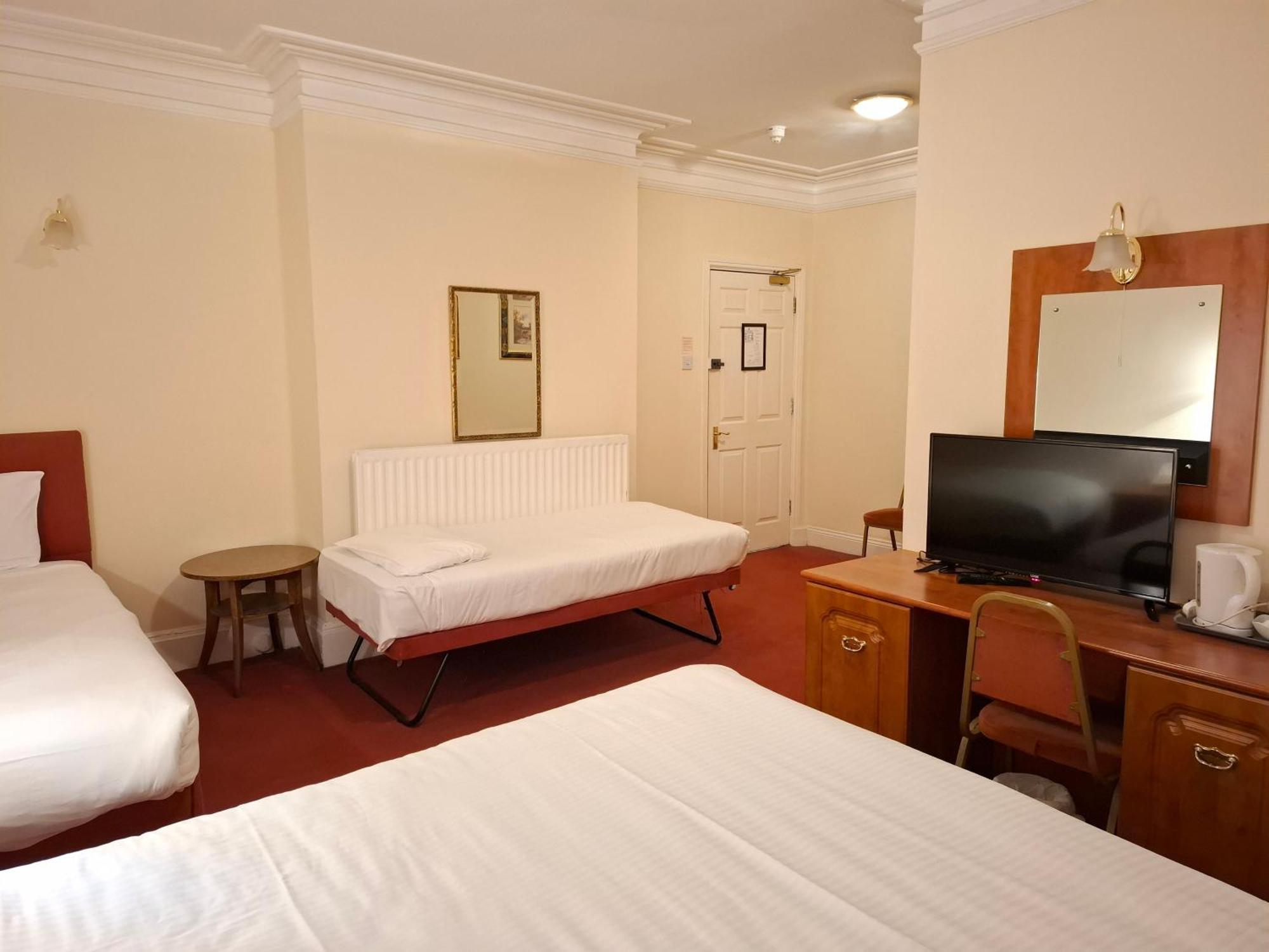 Borough Arms Hotel Newcastle-under-Lyme Exteriör bild