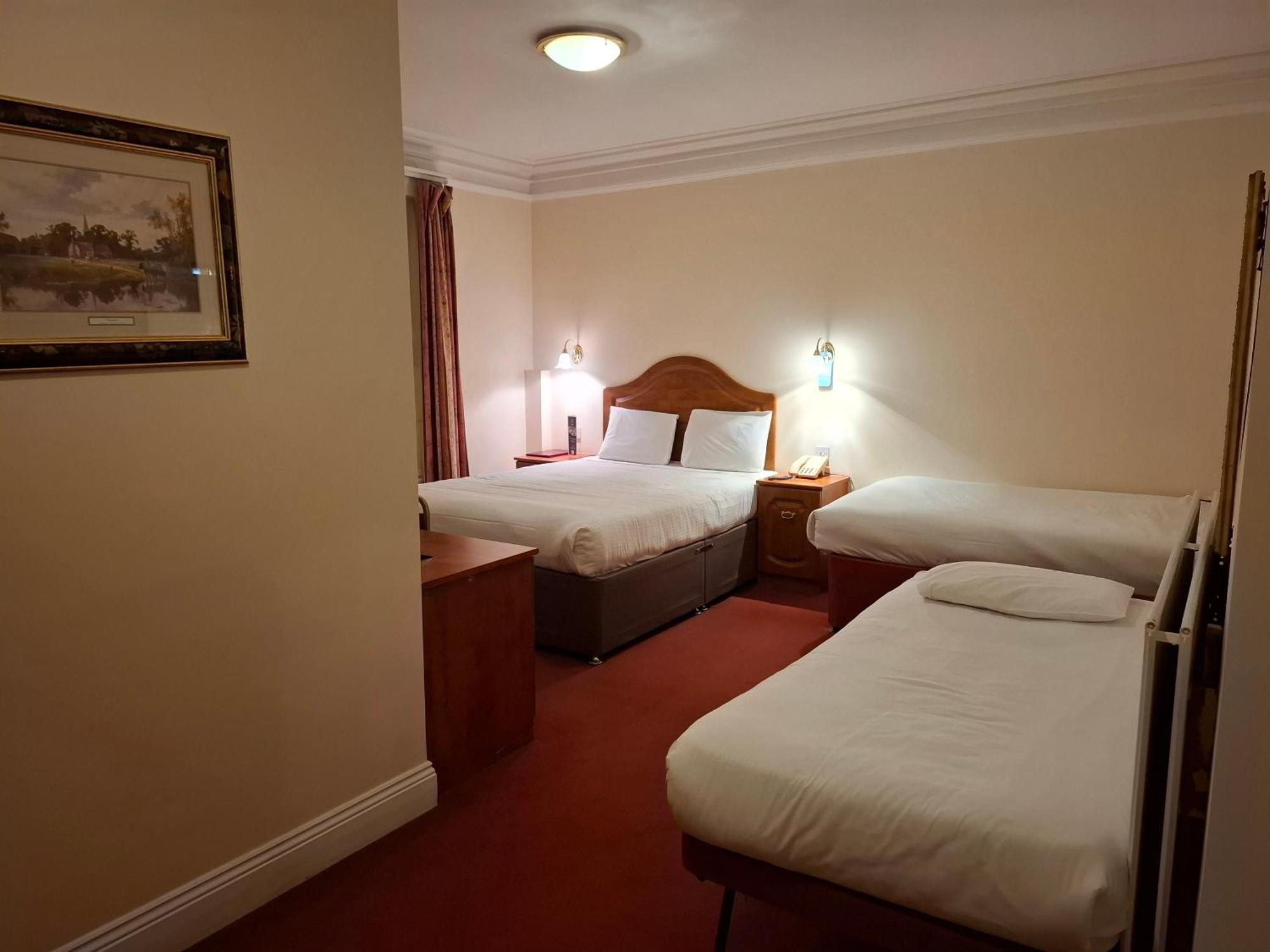 Borough Arms Hotel Newcastle-under-Lyme Exteriör bild