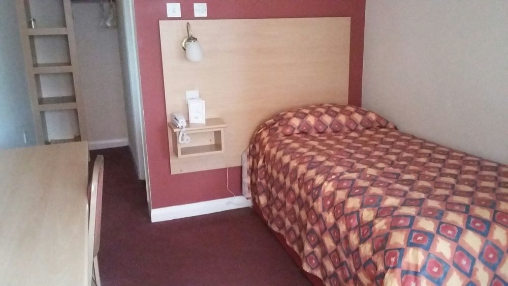 Borough Arms Hotel Newcastle-under-Lyme Exteriör bild