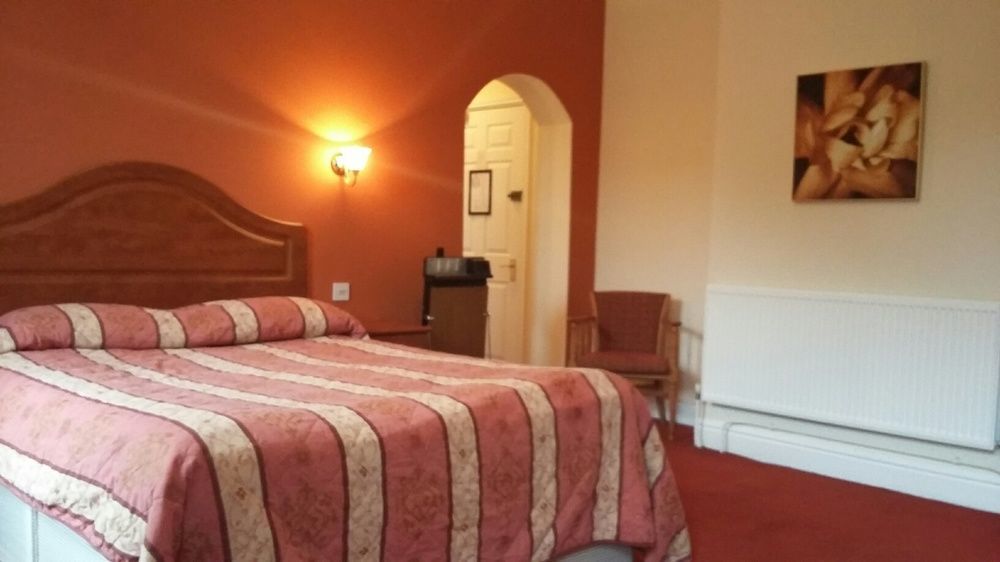 Borough Arms Hotel Newcastle-under-Lyme Exteriör bild