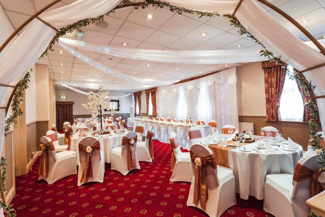 Borough Arms Hotel Newcastle-under-Lyme Exteriör bild